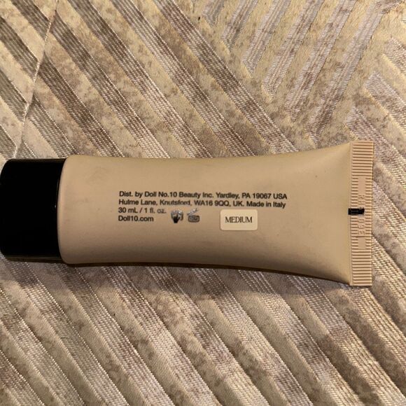 Doll 10 HydraGel Foundation Medium - Picture 4 of 6